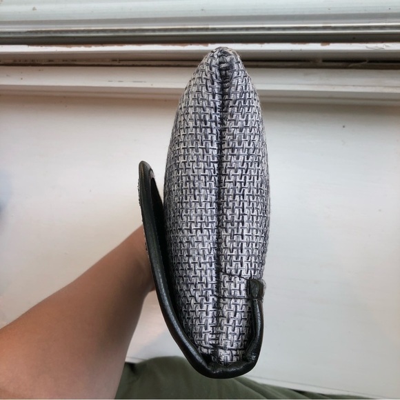 Clutch with beaded circle detail - Picture 5 of 8